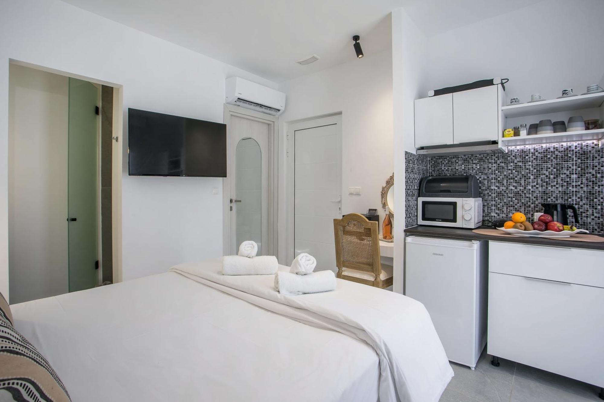 Calma Luxury Studios & Suites Фаліракі Екстер'єр фото