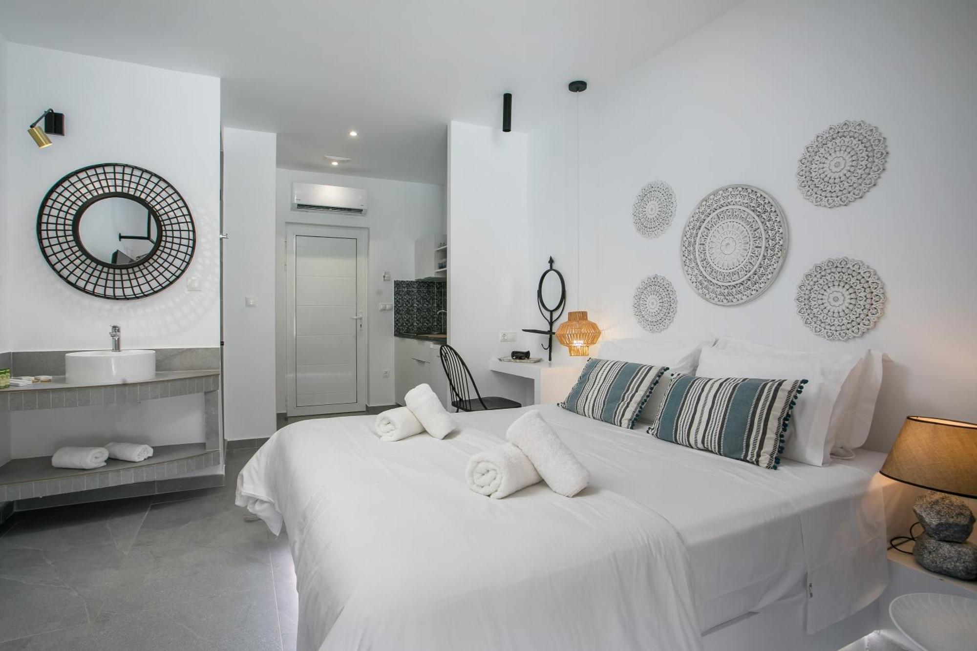 Calma Luxury Studios & Suites Фаліракі Екстер'єр фото