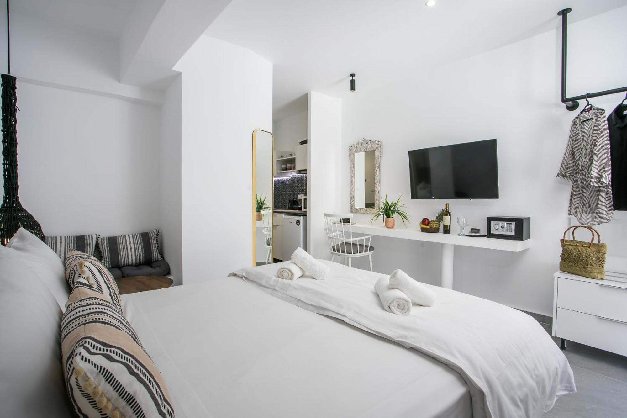 Calma Luxury Studios & Suites Фаліракі Екстер'єр фото