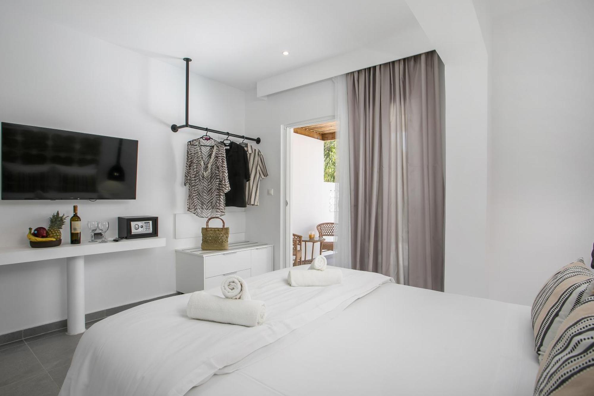 Calma Luxury Studios & Suites Фаліракі Екстер'єр фото