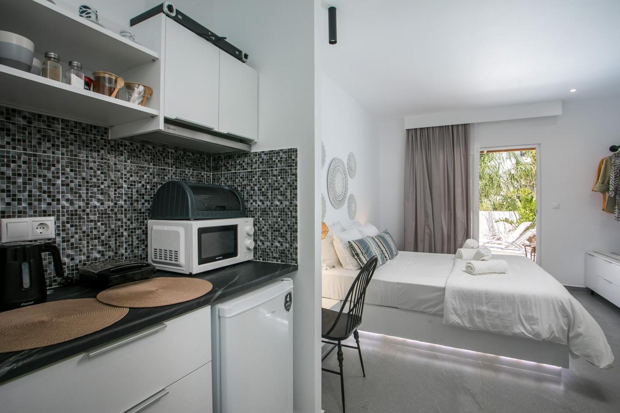 Calma Luxury Studios & Suites Фаліракі Екстер'єр фото