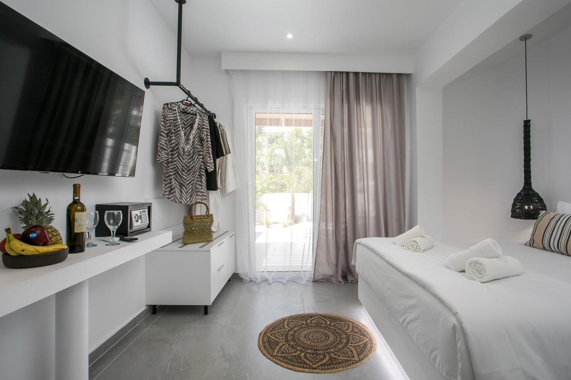 Calma Luxury Studios & Suites Фаліракі Екстер'єр фото